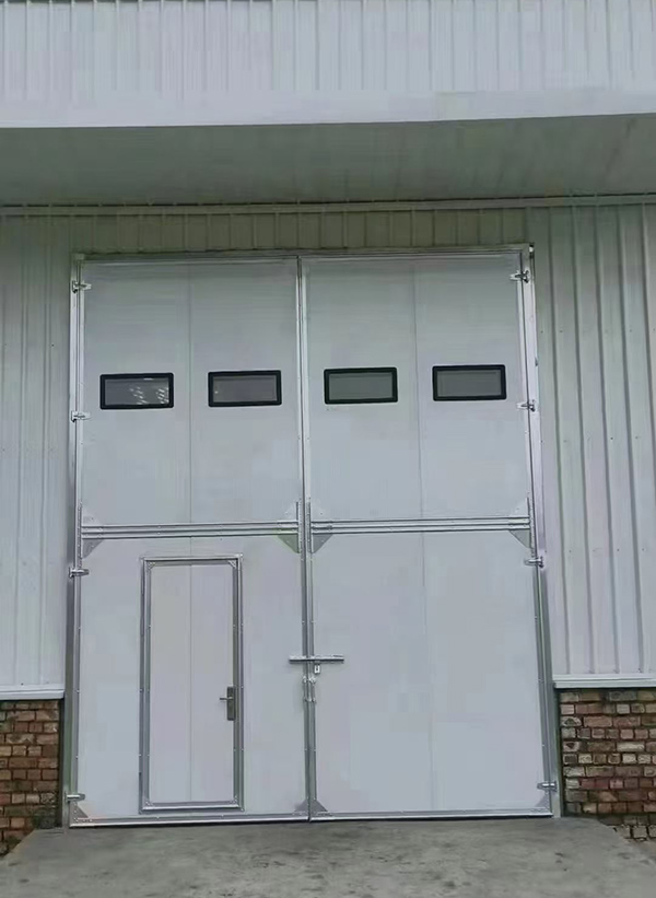 凉州工业门在设备装配车间出入口的实施记录